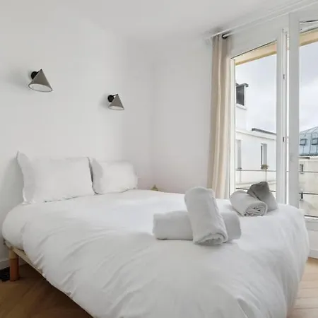 Charming Aprtment With Balcony - Buttes Chaumont Apartment *